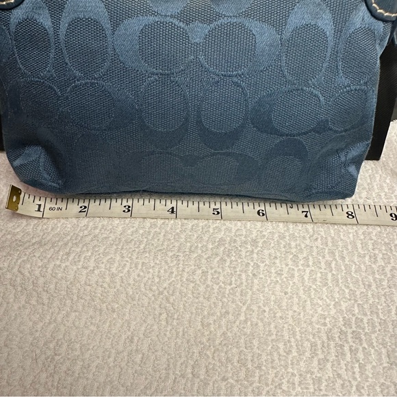 Y2K Coach Blue signature Turnlock wristlet - Picture 13 of 13